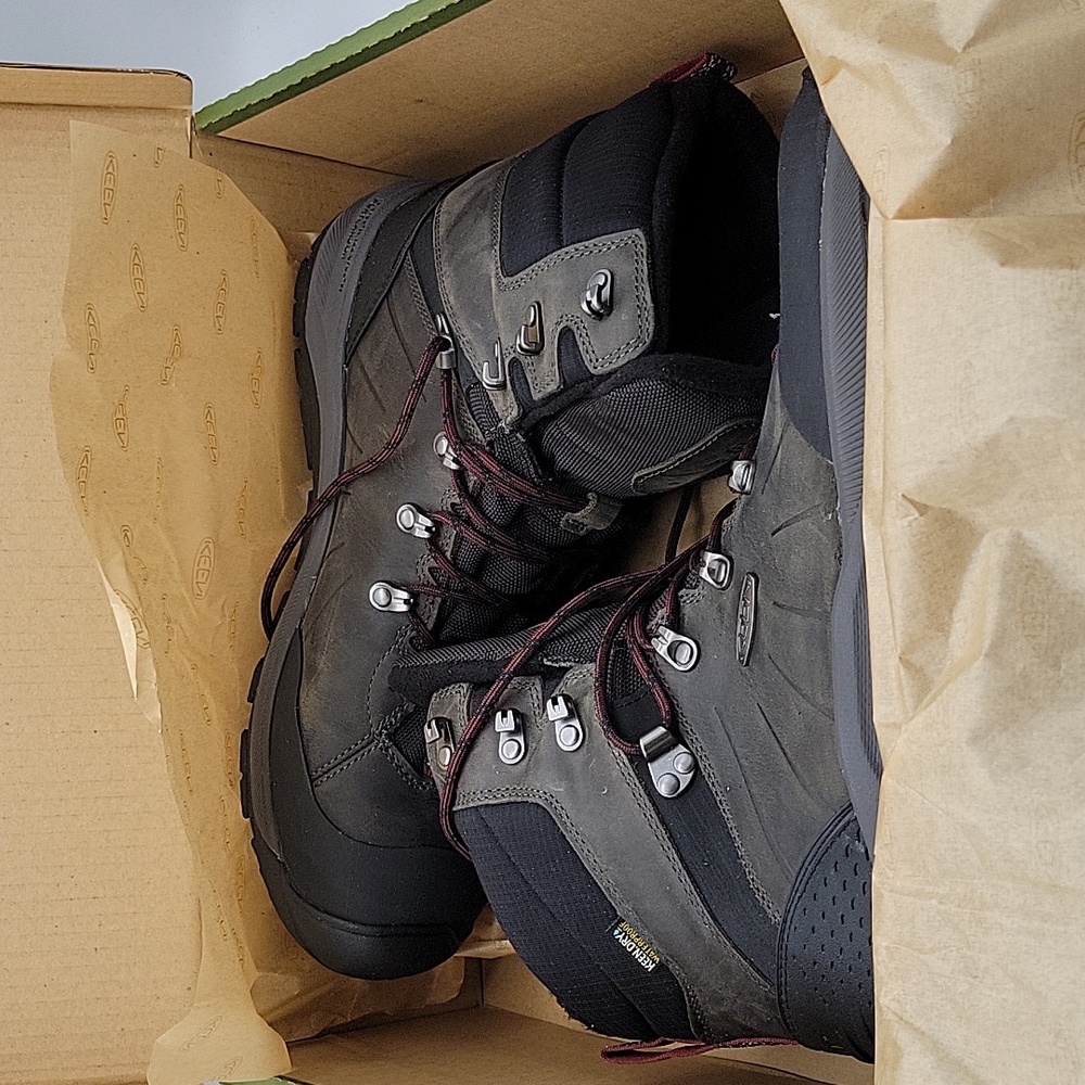 Keen's US Men's sz 11 Revel 6 High Boots in Magnet/Red